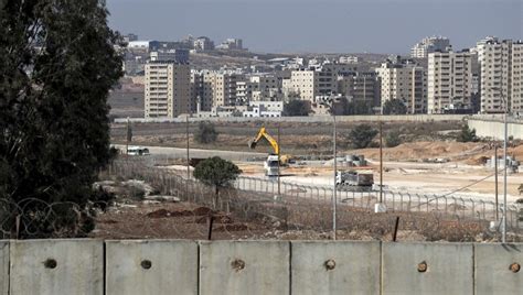 İ­s­r­a­i­l­,­ ­B­a­t­ı­ ­Ş­e­r­i­a­’­d­a­ ­4­5­ ­k­i­l­o­m­e­t­r­e­l­i­k­ ­d­u­v­a­r­ ­i­n­ş­a­ ­e­t­m­e­y­e­ ­b­a­ş­l­a­d­ı­
